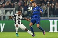 TURIN, ITALY - NOVEMBER 02:  Rachid Ghezzal (R) of Olympique Lyonnais in action against Patrice Evra of Juventus during the UEFA Champions League Group H match between Juventus and Olympique Lyonnais at Juventus Stadium on November 2, 2016 in Turin, Italy.  (Photo by Valerio Pennicino/Getty Images)